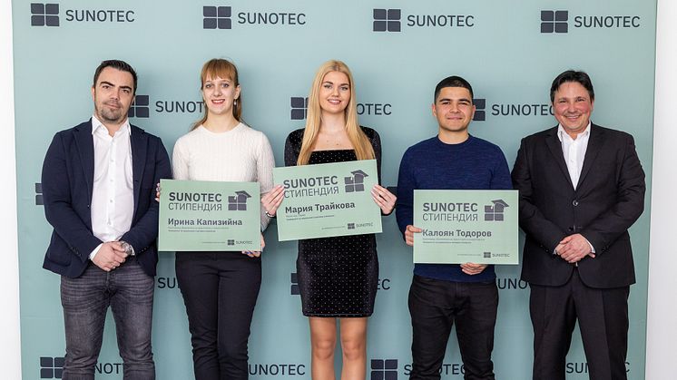 Empowering Future Energy Leaders: SUNOTEC Founder and CEO Kaloyan Velichkov with Scholarship Recipients at UNWE in Sofia