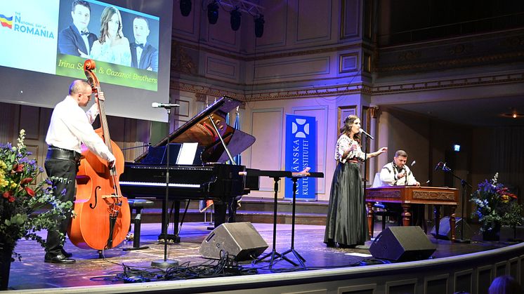 Irina Sârbu och bröderna Cazanoi framträder på Rumäniens nationaldag i Stockholm