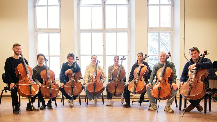 CAMERATA NORDICA: 8 cellister + 1 sopran