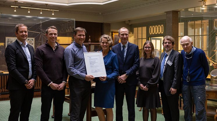 From the left: Per Arvid Holth, Andreas Buvarp Aardal, Geir Grimsrud (FO1848). Sille Grjotheim, Hans Kristian Danielsen, Anne Lene Haukanes Hopstad, Kimon Argyriadis (DNV). Fred. Olsen.