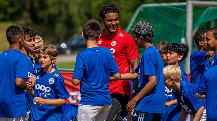Joshua King Football Camp samler 525 barn på Rommensletta i Oslo første helgen i sommerferien.