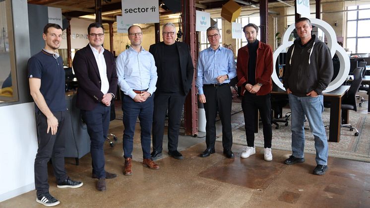 v. l.: Eric Weber (SpinLab), Tobias Dauth (HHL), Clemens Schülke (Stadt Leipzig), Stefan Knupfer (AOK PLUS), Bodo Rodestock (VNG), Noah Lorenz (Resmed/Mementor) und Martin Richter (SpinLab) bei der ersten SpinLab Beiratssitzung
