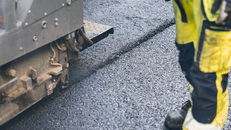 Det ombyggda reningsverkets ytor beläggs med en asfalt med netto-noll utsläpp av koldioxid.
