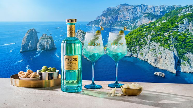 Italicus Spritz by seaside