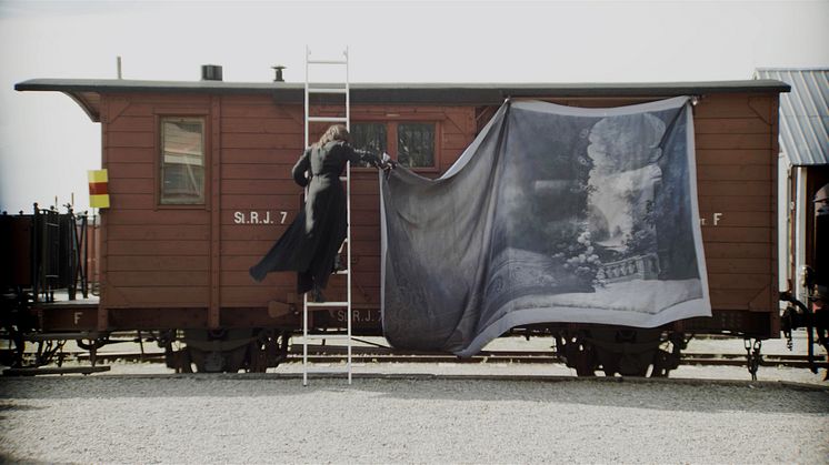 Stillbild ur Florence Montmares film "Missed Connections" som spelades in på Gotlandståget våren 2023.