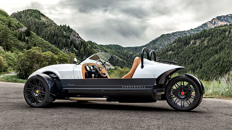 Eine Ausfahrt mit dem Vanderhall Venice ist immer ein besonderes Erlebnis - mit einer Mischung aus Roadster- und Biker-Feeling. Foto: Vanderhall
