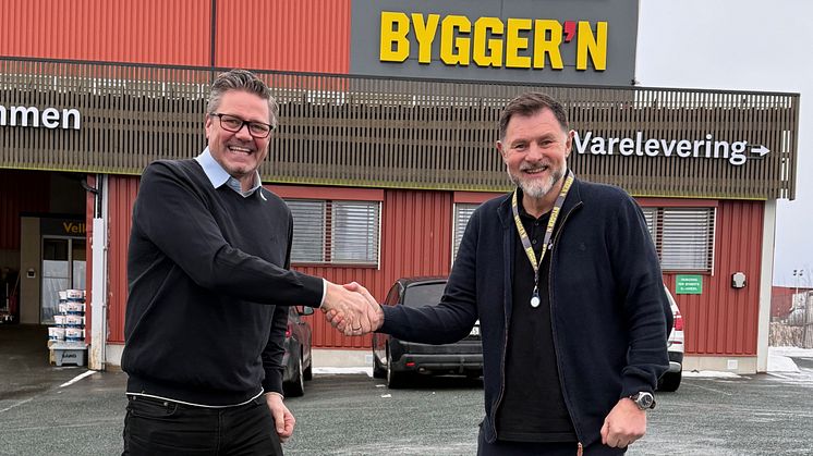 (Fra venstre) Øystein Brenna, Salgsdirektør i Mitsubishi Electric og Sverre Quale, Direktør Kategori og Innkjøp i E.A. Smith.