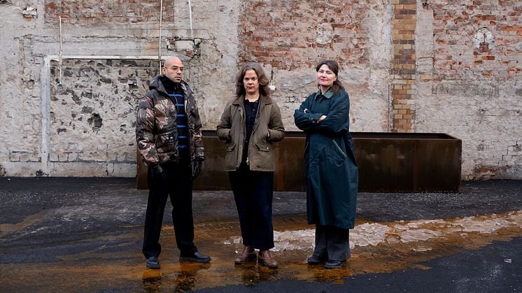 Daniel Terres, producent, Caroline Malmström, curator, Petra Johansson, curator och konstnärlig ledare, på plats vid Slakthuset i Gamlestaden.