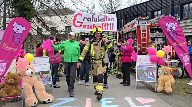 24-Stunden-Spenden-Marsch: Zieleinlauf beim Kinderhospiz Bärenherz Leipzig