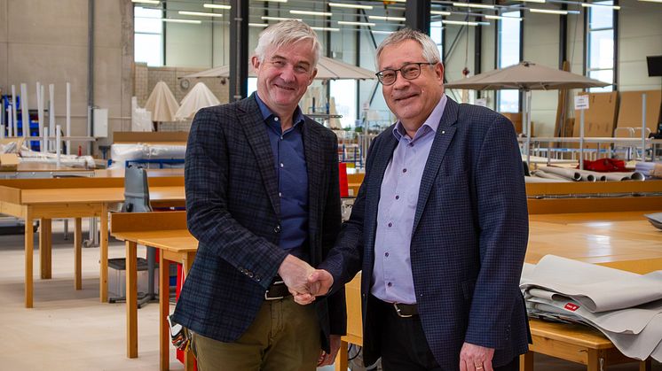 Urs Lehner, neuer CEO, und Markus Glatz, Verwaltungsratspräsident und Eigentümer der Glatz AG, in der hauseigenen Näherei und Produktionshalle in Frauenfeld, Schweiz.