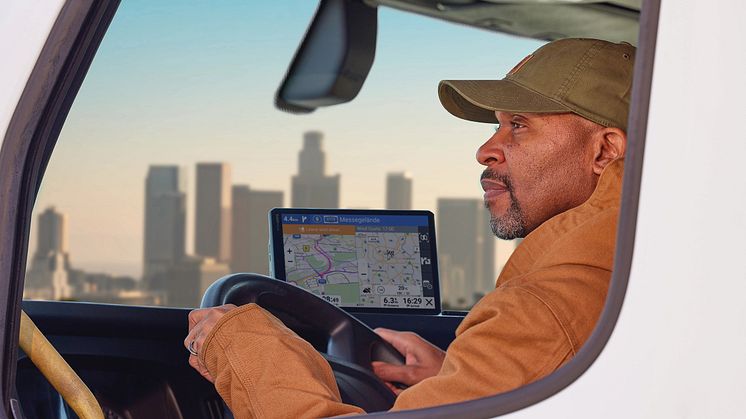Brukervennlige GPS’er for lastebil, som inkluderer høyoppløste satellittbilder for planlegging av ankomst og ny fellesskapsbasert kjøreveiledning.