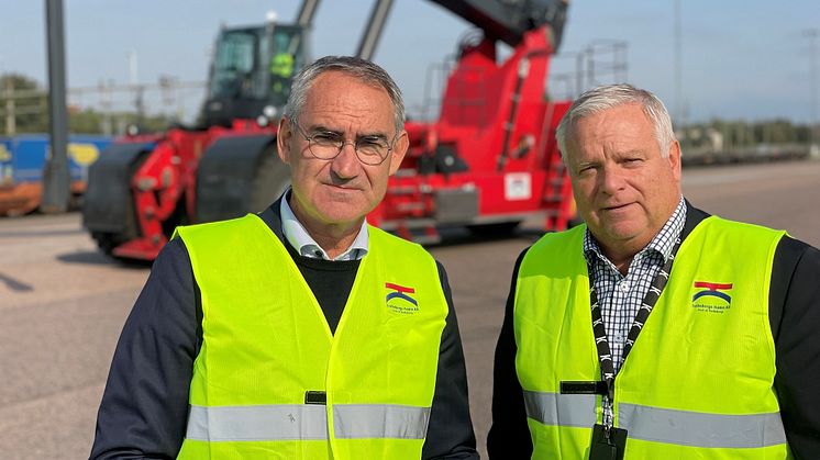 Roberto Maiorana, generaldirektör på Trafikverket och Jörgen Nilsson, vd i Trelleborgs Hamn på den intermodala terminalen i Trelleborgs Hamn.