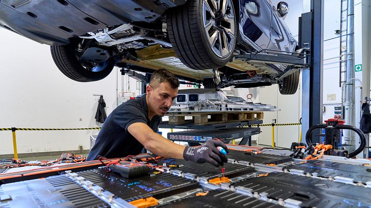 P90583991_lowRes_bmw-group-scores-cir.jpg