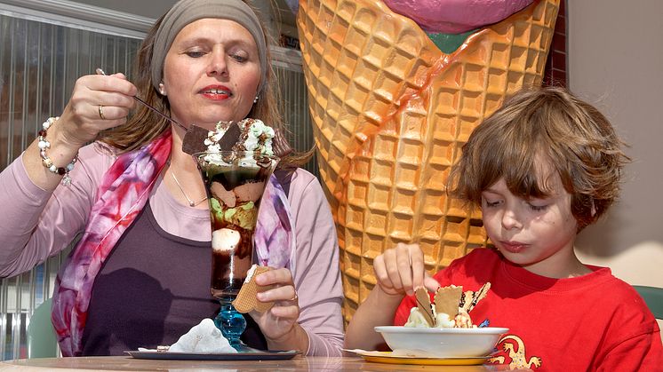 So ein Eisbecher schmeckt nicht nur im Sommer, sondern das ganze Jahr. Foto: Benito Barajas/SIGNAL IDUNA