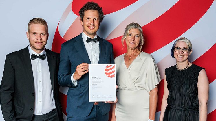 Bild ovan: (från vänster) Jonas Fredberg, studioingenjör, Peter Reuterberg, senior chefsdesigner, Jenny Arnell, gruppchef, oc