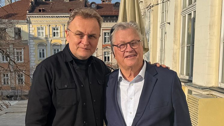 Dan Olofsson tillsammans med borgmästaren i Ukrainska Lviv, Andriy Sadovyi.