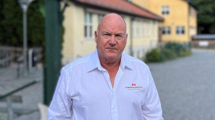Bildemonterarnas lager är redan fulla av både hela och skadade elbilsbatterier. Frågan är nu vad vi ska göra med dem, säger Bo Ericsson hos Fordonsjuristen. Foto: Pia Ericsson.