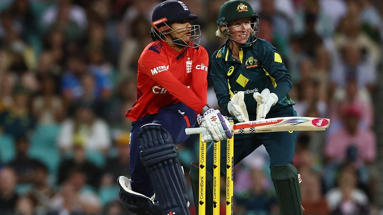 Women’s Ashes 2025: Australia retain as England beaten in T20 opener