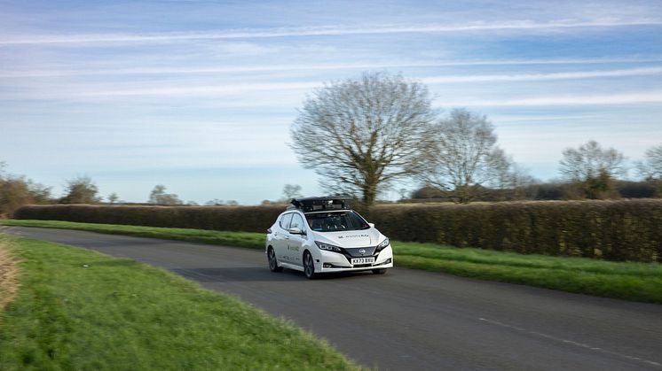 Autonomisen ajamisen teknologialla varustetut täyssähköiset Nissan LEAFit on testattu kaupunkien ja maaseututeiden haastavissa ympäristöissä