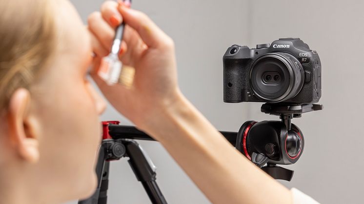 Canon julkaisee mullistavan RF-S 7.8mm F4 STM DUAL -objektiivin, jolla voidaan kuvata realistisia ja laadukkaita 3D-videoita ja -still-otoksia.