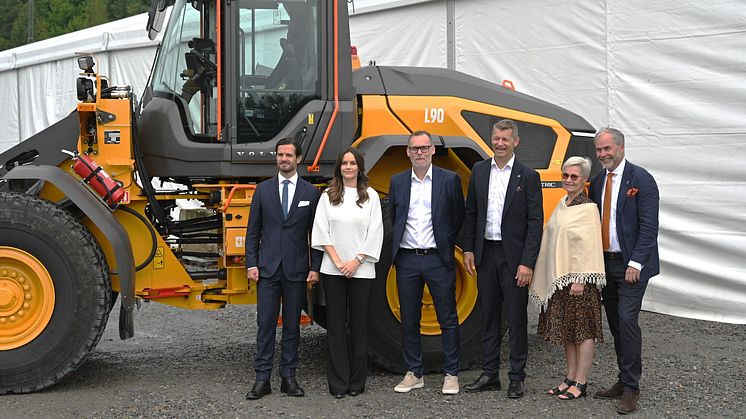 Från vänster; Prins Carl Philip, Prinsessan Sofia, Mikael Liljestrand, Melker Jernberg, Maria Andrén och Georg Andrén, landshövding i Värmland.