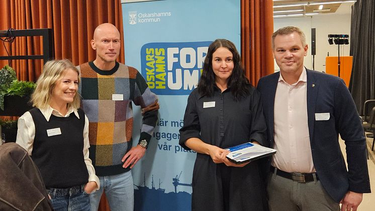 Kommunsekreterare Linn Helmner, kulturchef Marcus Persson, hållbarhetsstrateg Sara Olsson och kommunstyrelsens ordförande Andreas Erlandsson. Foto från Oskarshamnsforum 12 november.