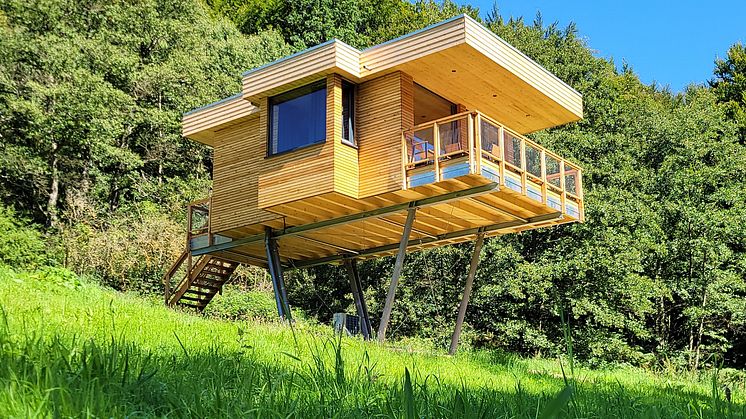 Das Komfortbaumhaus Aurora im Baumhaushotel Solling ist Teil der Bettgeflüster Kampagne