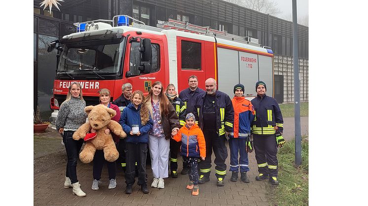 Große Spendenbereitschaft: Freiwillige Feuerwehr Streumen und Unterstützende übergeben 1036,11 Euro an das Kinderhospiz Bärenherz