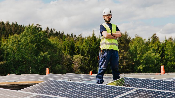 (WST) Solpaneler låglutande tak.jpg