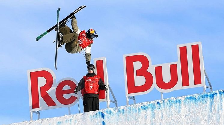 Jesper Tjäder under träning inför världscupen i Laax, Schweiz. Foto: @fisparkandpipe.
