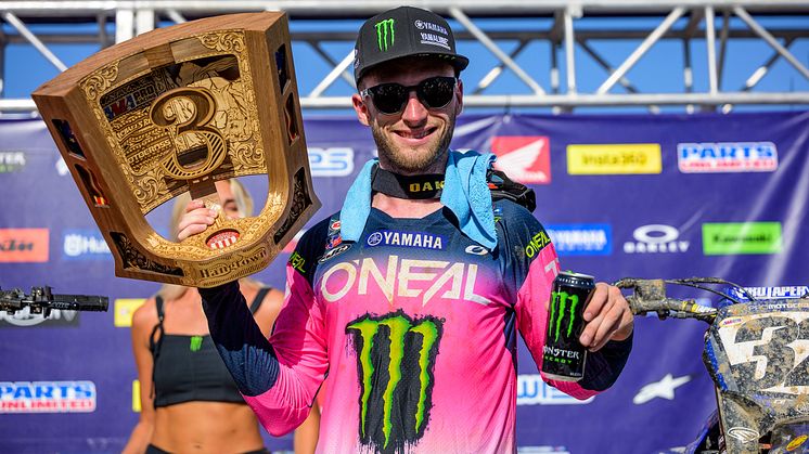 450MX：ヤマハ勢トップとなる総合3位を獲得し、表彰台に立った#32 J・クーパー（YZ450F）