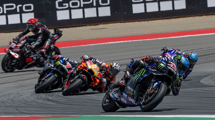 後半に巻き返してヤマハ勢トップの11位を獲得した#42 A・リンス（YZR-M1）