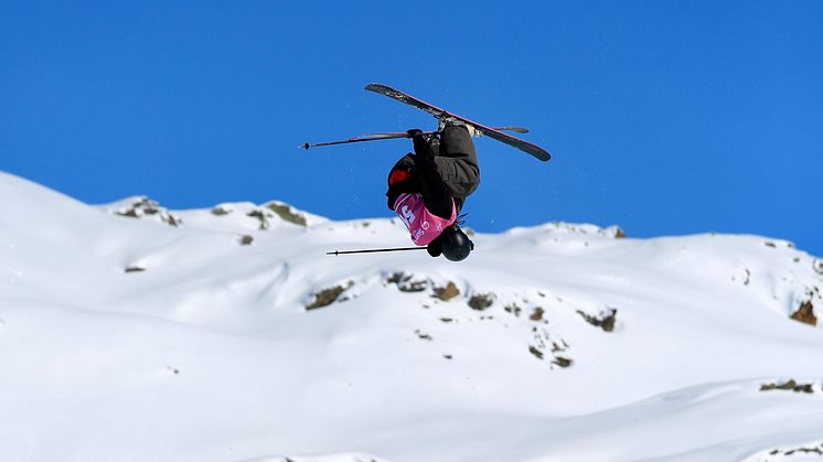 Victor Knutsen under slopestyletävlingen på VM i St. Moritz Engadin. Foto: @fisparkandpipe.  