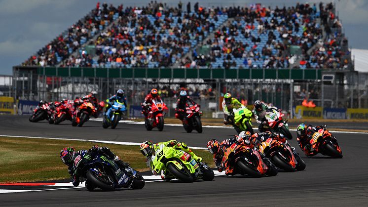 MotoGP：波瀾のレースで14位になった#42 A・リンス選手（YZR-M1）