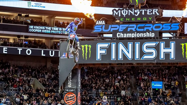 450SX：ライバルとの激闘を制し今季4勝目をあげた#2 C・ウエブ（YZ450F）