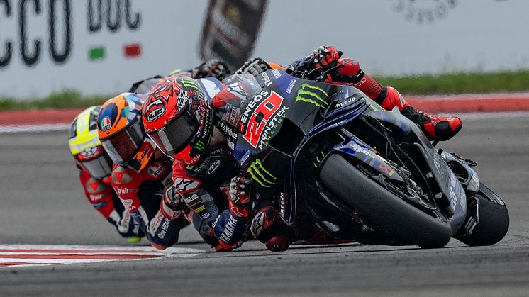 MotoGP：一時は13番手まで後退も、最後は10位でゴールした#20 F・クアルタラロ（YZR-M1）