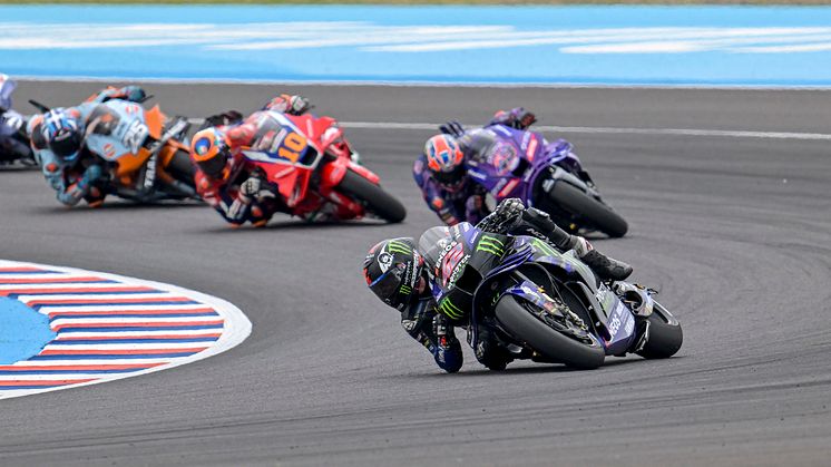  MotoGP：12位でチェッカーを受け、今季初ポイントを獲得した#42 A・リンス（YZR-M1）