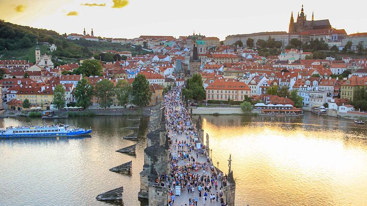 Blick auf die majestätische Karlsbrücke in Prag ©Jürgen Reichenpfader