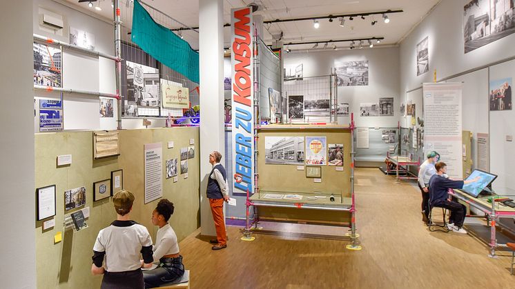 Ausstellungsimpression "Zwischen Aufbruch und Abwicklung. Die 90er in Leipzig" - Foto: Markus Scholz 