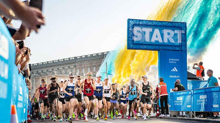 Starten på Ramboll Stockholm Halvmarathon 2024. Foto: Jonas Persson