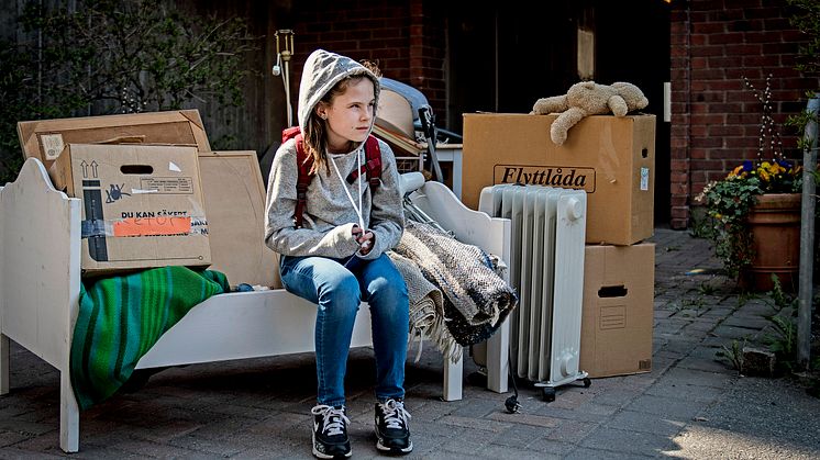 Antalet vräkningar ökade förra året med tio procent och det innebar att sammanlagt 711 barn kördes i väg från sina hem. Foto: Jonas Nimmersjö, kampanjbild
