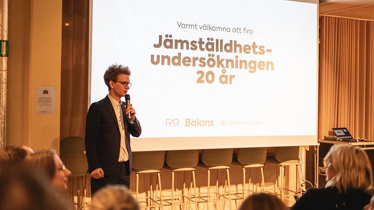 Balans chefredaktör Dan Håfström presenterar resultatet av Balans jämställdhetsundersökning 2025. Foto: Felicia Yllenius