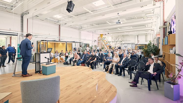 Die Präsenzstelle Luckenwalde gewinnt bei den Triple E Awards 2024. Damit wird das regionale und gesellschaftliche Engagement gewürdigt. Im Bild: Eine der vielen Veranstaltungen in Luckenwalde / Bildquelle: Martin Dziuba