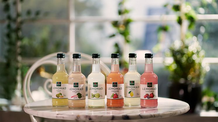 Hela Lemonad-sortimentet från Kiviks Musteri med de nya smakerna Sommarbär och Lime Mynta.