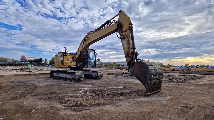 The larger the construction equipment, the higher the acquisition cost. Construction companies should therefore carefully consider whether to rent, lease, or buy new or used. (© Surplex).