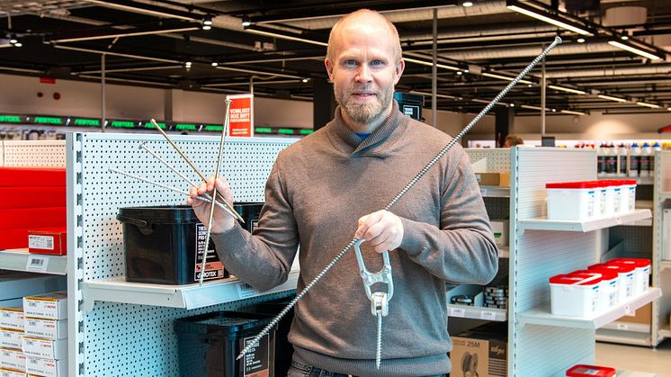 Produktsjef Andreas Nilsson har ansvar for Moteks sortiment innen skruteknikk, inkludert løsninger for lim- og massivtre.