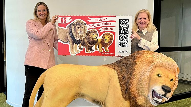 Übergabe_Sonderbriefmarke_Schleich.jpg