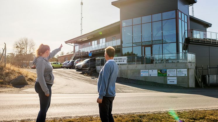 Fastighetsbolaget Fastighetsrespons i Strängnäs satsar på solceller för att minska sin klimatpåverkan och sänka kostnaderna för sina hyresgäster. Foto: Lina Östling