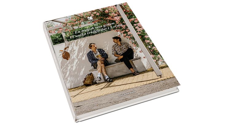 Boken tar läsaren med på en resa från de första spadtagen till ett blomstrande projekt som i år fyller tio år.