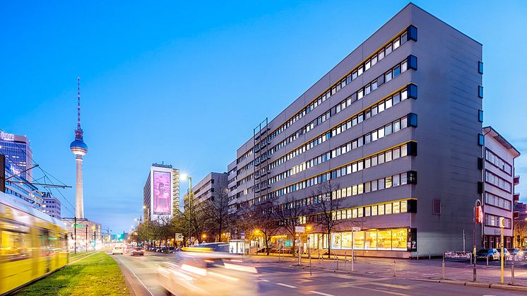 Der Karl - Bürogebäude, Karl-Liebknecht-Straße 31/33 in Berlin-Mitte; Bildrechte/Image rights: Aroundtown